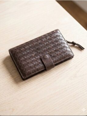 Bottega Veneta Chocolate Brown Wallet 💯 Authentic